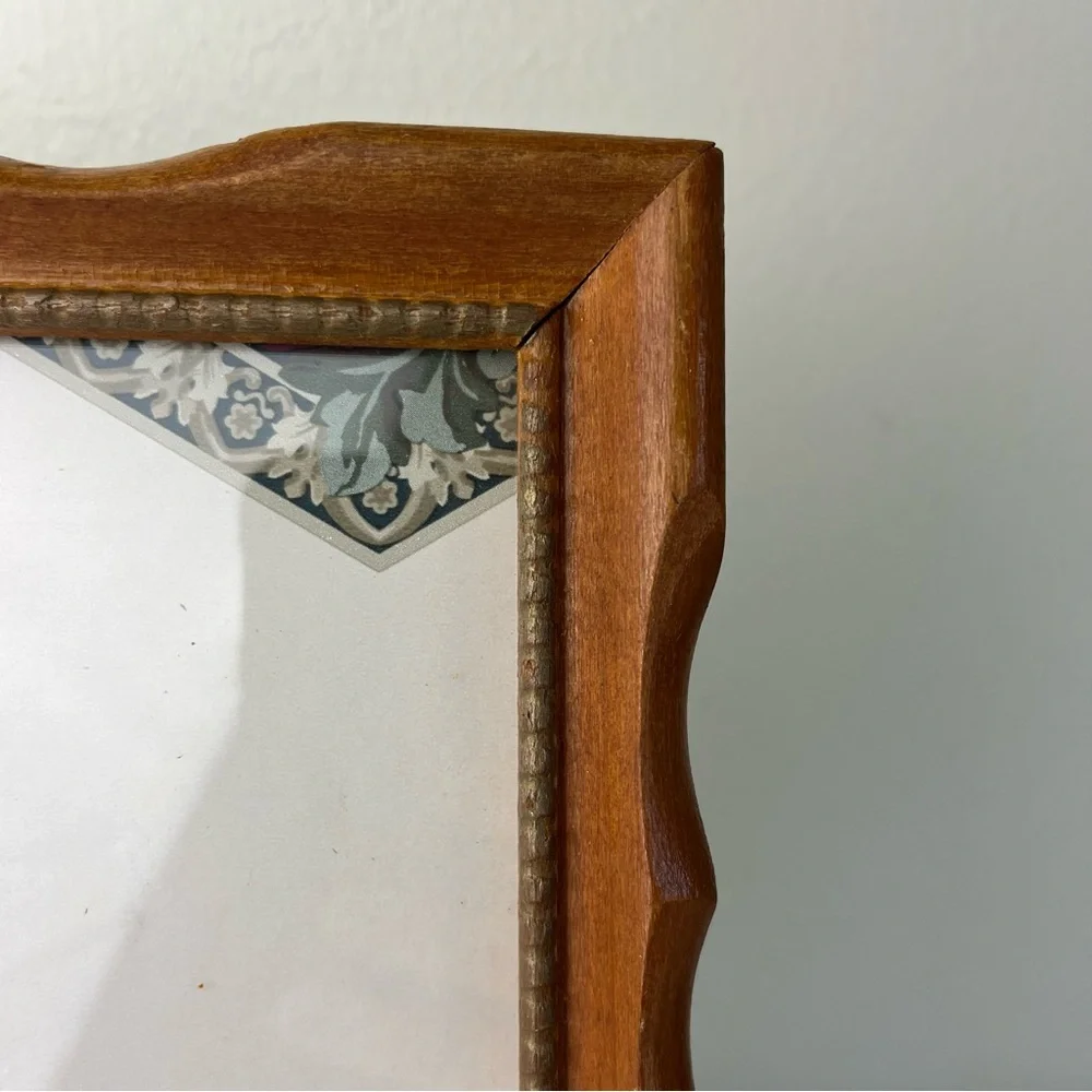 Vintage Sculpted Edge Maple Frame